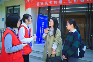 3-2 采访上海市教育委员会教育技术装备中心的领导.jpg