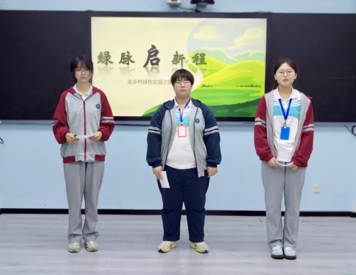 图0  右一 钱佳怡.jpg